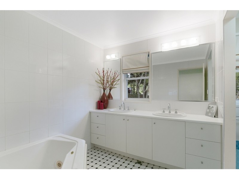 113 Moons Lane, Brookfield QLD 4069