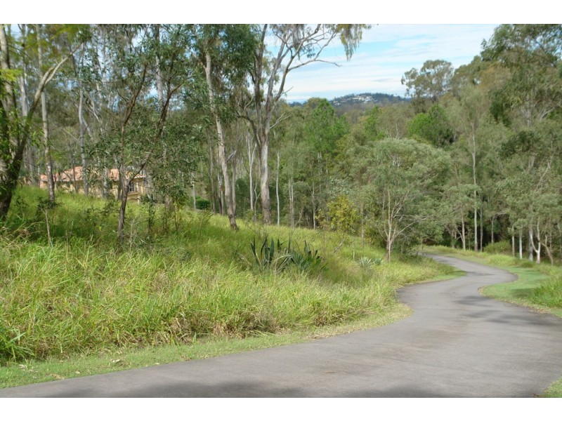 35 Winrock Street, Brookfield QLD 4069