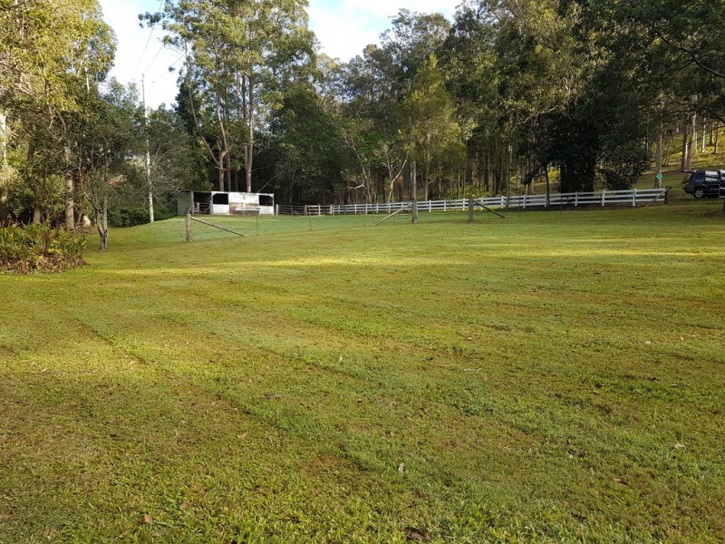 130 Savages Road, Brookfield QLD 4069