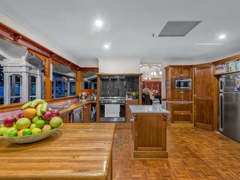 24 Sugars Road, Bellbowrie QLD 4070