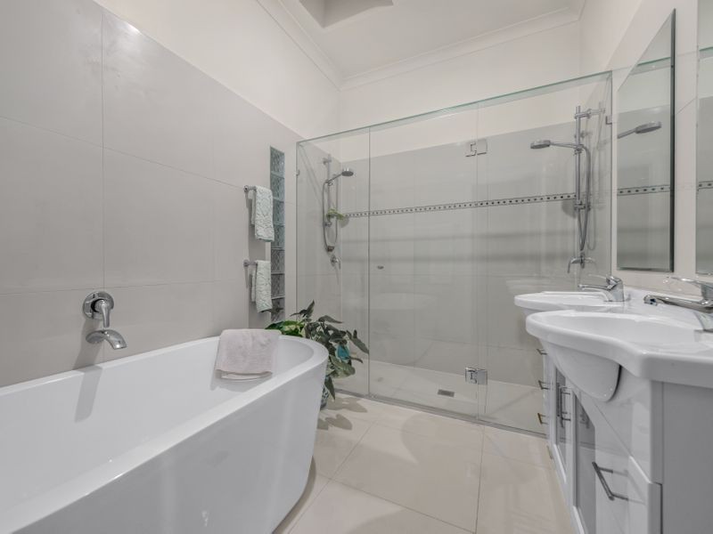 24 Sugars Road, Bellbowrie QLD 4070