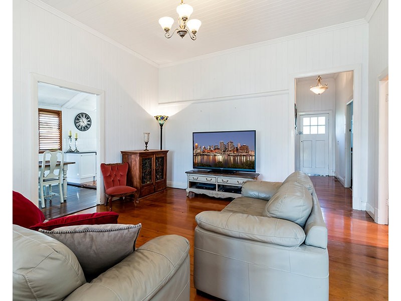 8 Stoneleigh Street, Albion QLD 4010