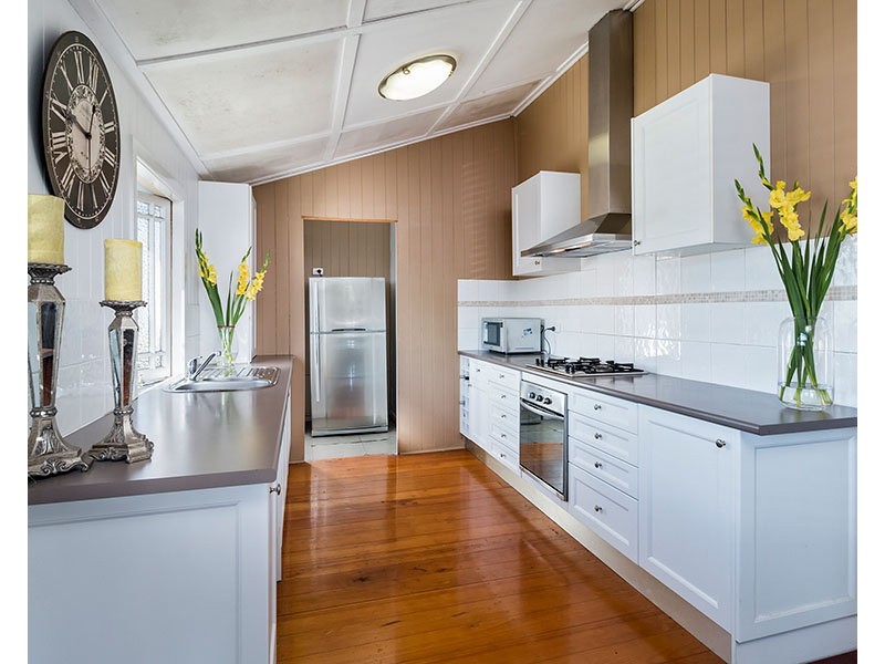 8 Stoneleigh Street, Albion QLD 4010