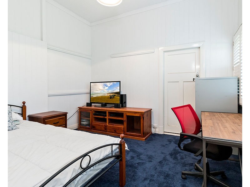 8 Stoneleigh Street, Albion QLD 4010