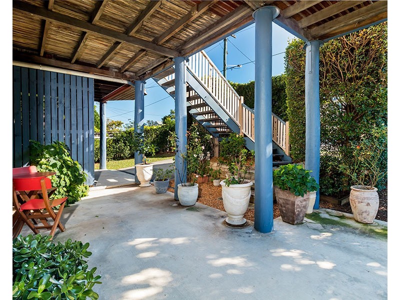 8 Stoneleigh Street, Albion QLD 4010