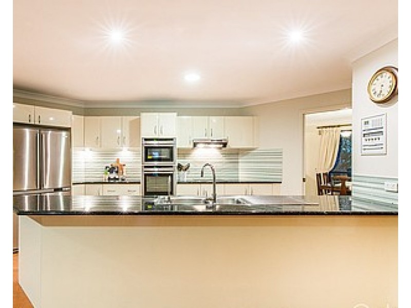 12 Forest Place, Carindale QLD 4152