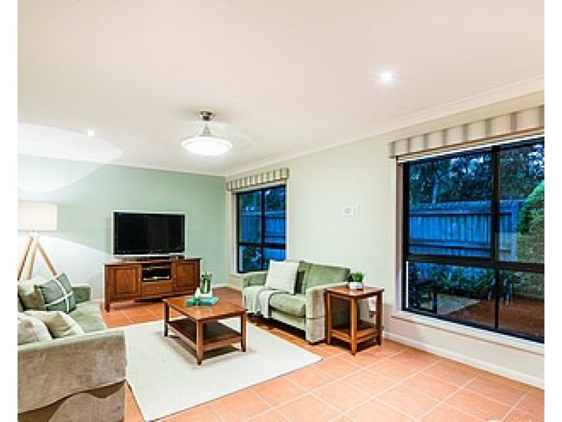 12 Forest Place, Carindale QLD 4152