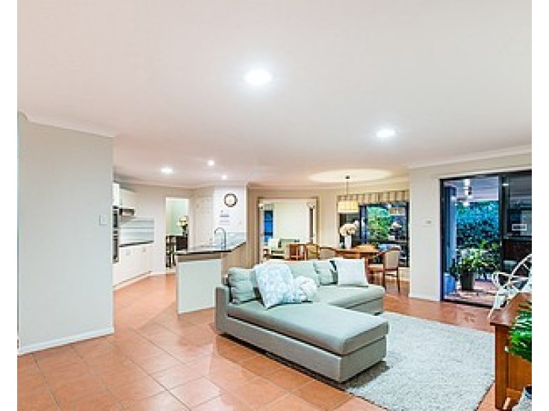 12 Forest Place, Carindale QLD 4152