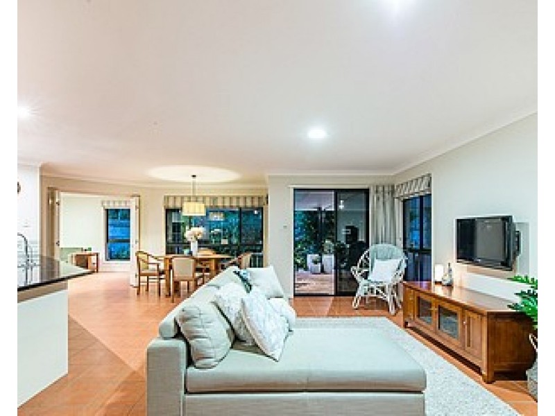 12 Forest Place, Carindale QLD 4152