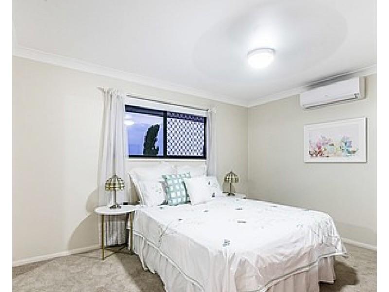 12 Forest Place, Carindale QLD 4152