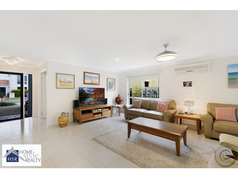 35 Ken Cr, Helensvale QLD 4212
