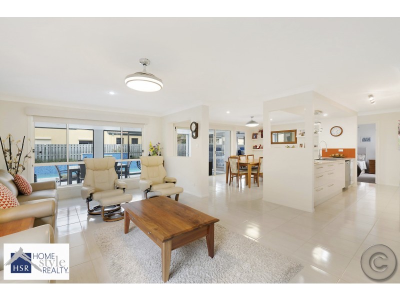35 Ken Cr, Helensvale QLD 4212