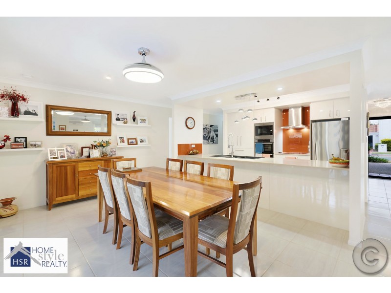 35 Ken Cr, Helensvale QLD 4212
