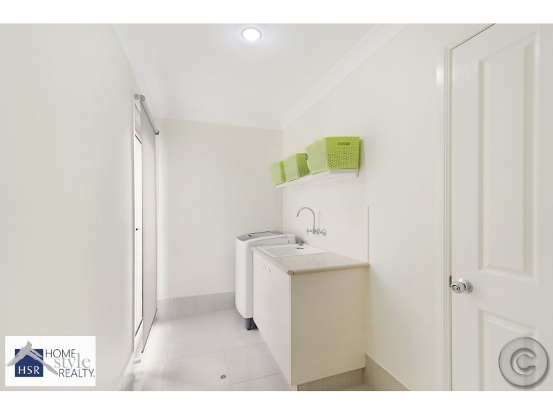 35 Ken Cr, Helensvale QLD 4212