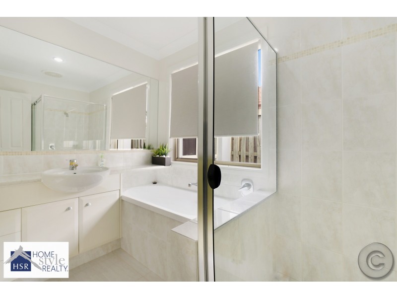 35 Ken Cr, Helensvale QLD 4212