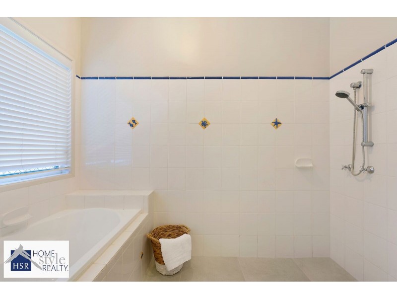 19 Boreen Court, Helensvale QLD 4212