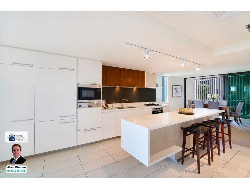 29306 Ephraim Island, Paradise Point QLD 4216
