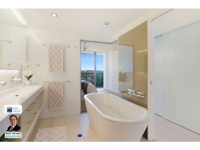 29306 Ephraim Island, Paradise Point QLD 4216