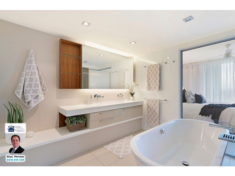 29306 Ephraim Island, Paradise Point QLD 4216