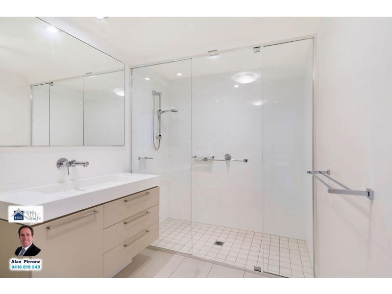 29306 Ephraim Island, Paradise Point QLD 4216