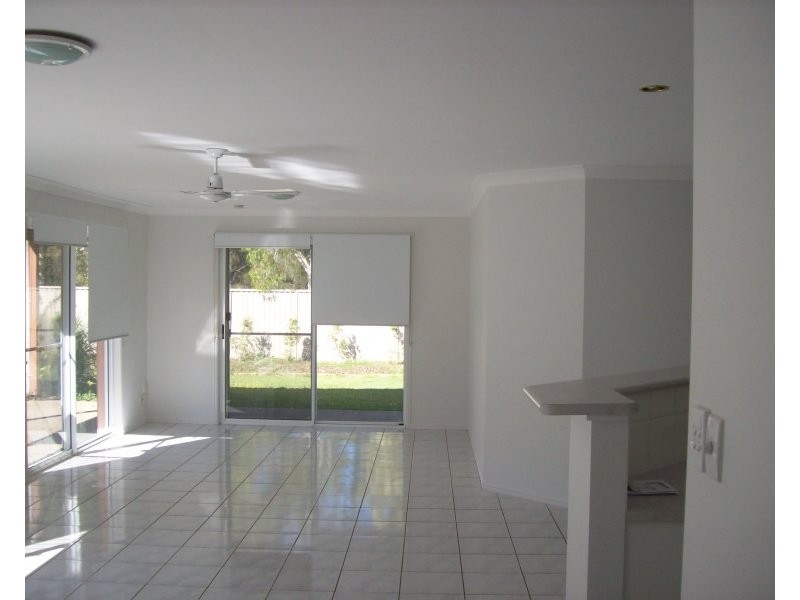 29 Lakeshore Drive, Helensvale QLD 4212