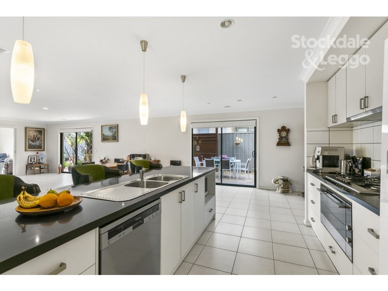 81 Bayview Avenue, Rosebud VIC 3939