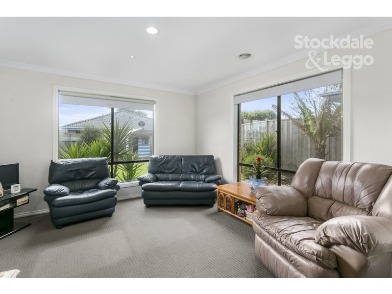 81 Bayview Avenue, Rosebud VIC 3939
