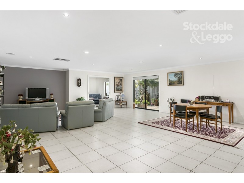 81 Bayview Avenue, Rosebud VIC 3939