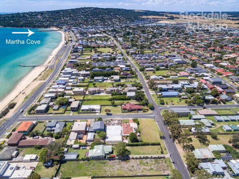 174 Dromana Parade, Safety Beach VIC 3936