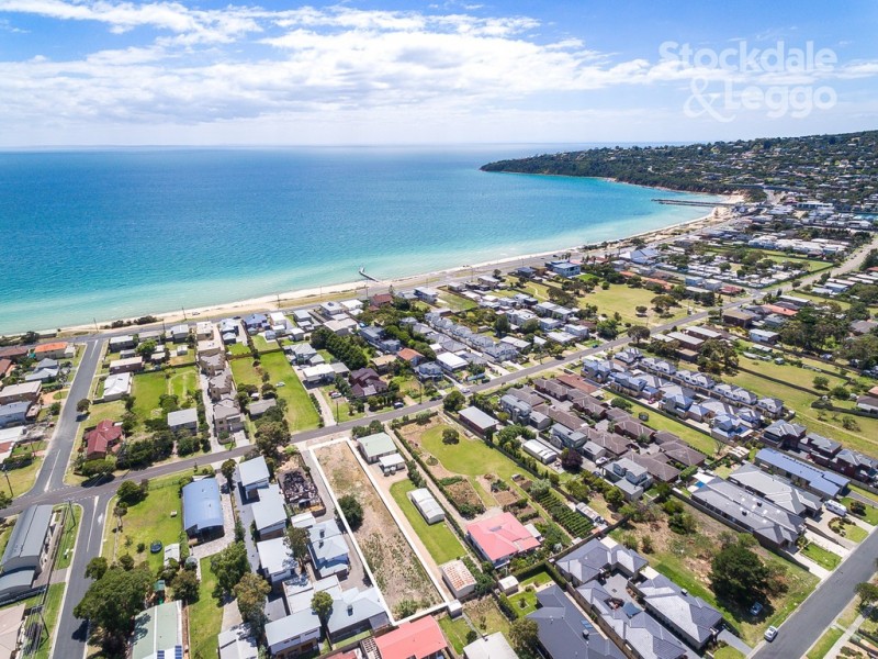 174 Dromana Parade, Safety Beach VIC 3936