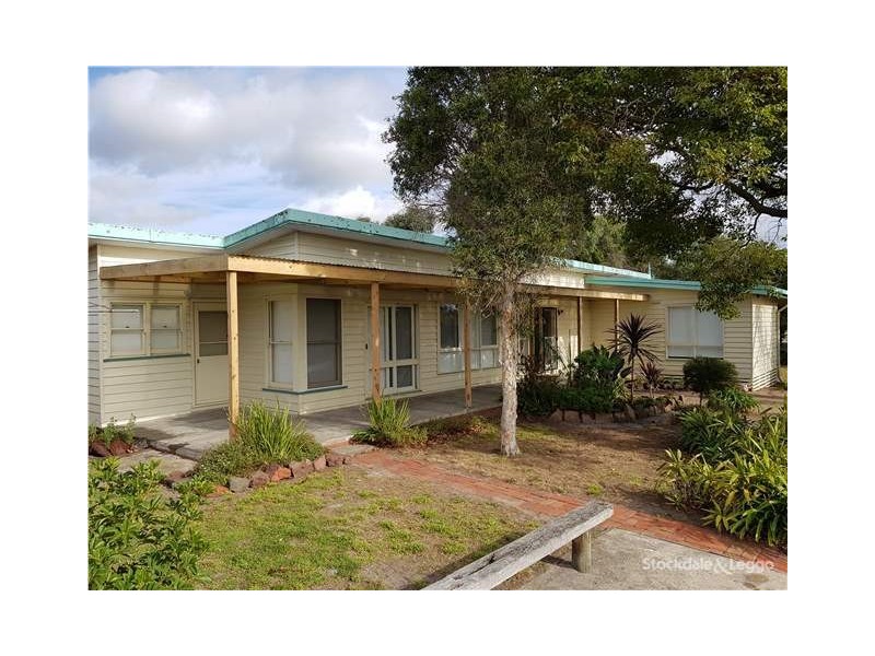 109-111 Seventh Avenue, Rosebud VIC 3939