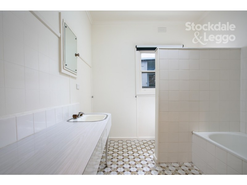 109-111 Seventh Avenue, Rosebud VIC 3939