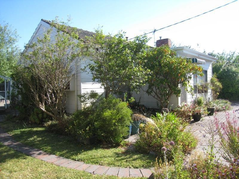 10 Cairns Avenue, Rosebud VIC 3939