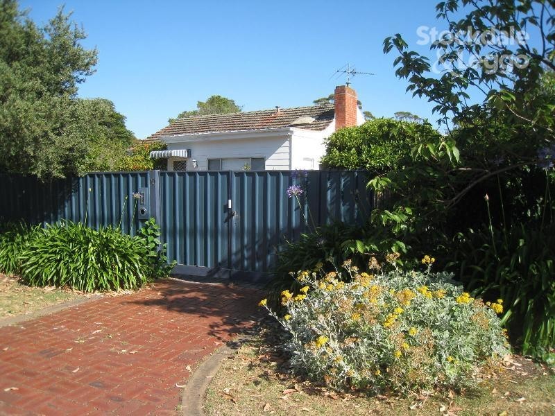 10 Cairns Avenue, Rosebud VIC 3939