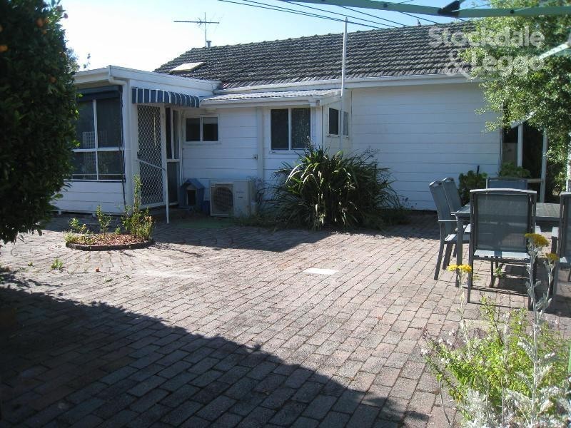 10 Cairns Avenue, Rosebud VIC 3939