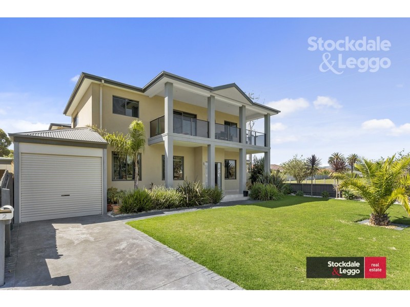 2 Seaview Avenue, Safety Beach VIC 3936