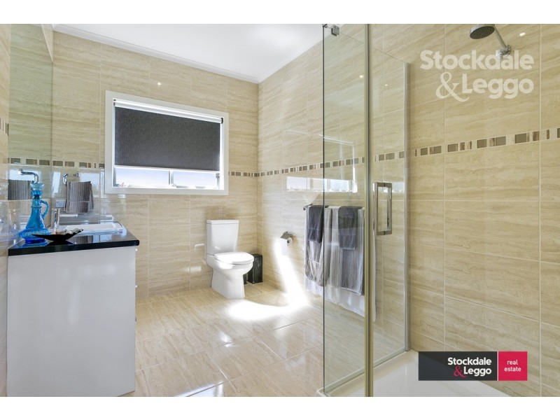 2 Seaview Avenue, Safety Beach VIC 3936