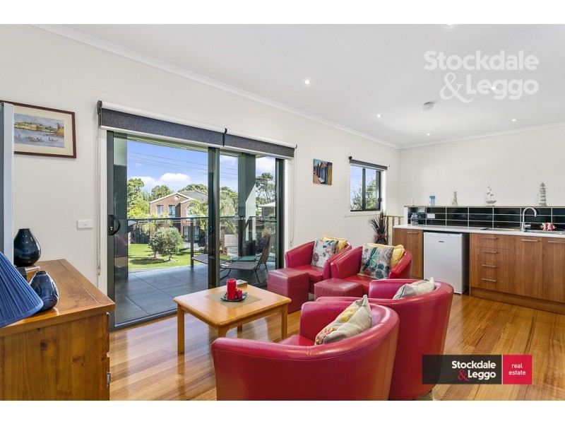 2 Seaview Avenue, Safety Beach VIC 3936