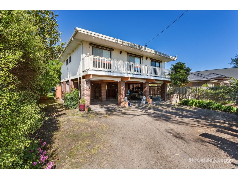 84 Seaview Avenue, Safety Beach VIC 3936