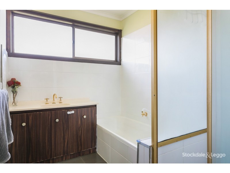 84 Seaview Avenue, Safety Beach VIC 3936