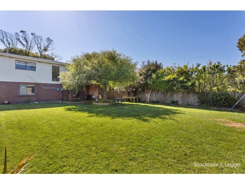 84 Seaview Avenue, Safety Beach VIC 3936