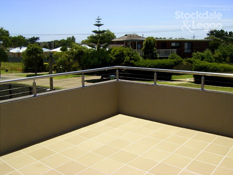 1/10 Frank Street, Safety Beach VIC 3936