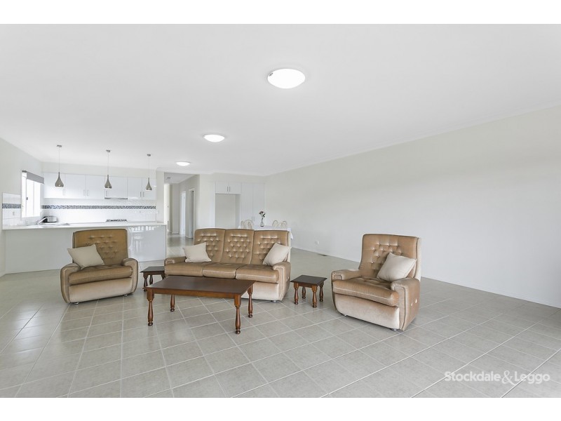 85 Ninth Avenue, Rosebud VIC 3939