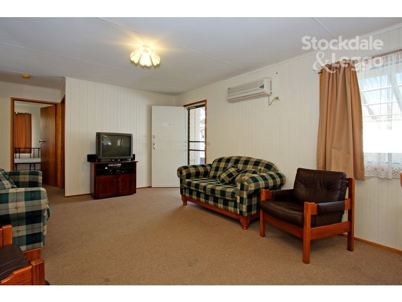 65 Sixth Avenue, Rosebud VIC 3939