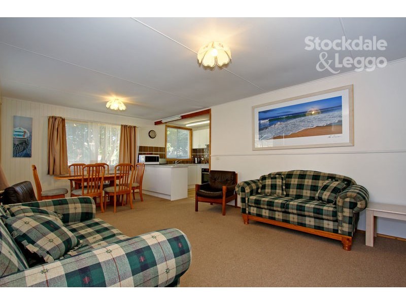 65 Sixth Avenue, Rosebud VIC 3939