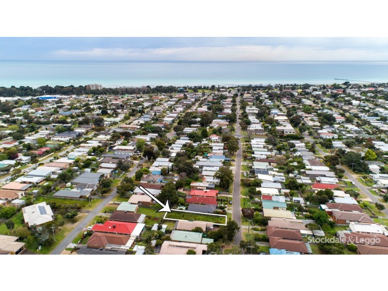 120 Sixth Avenue, Rosebud VIC 3939