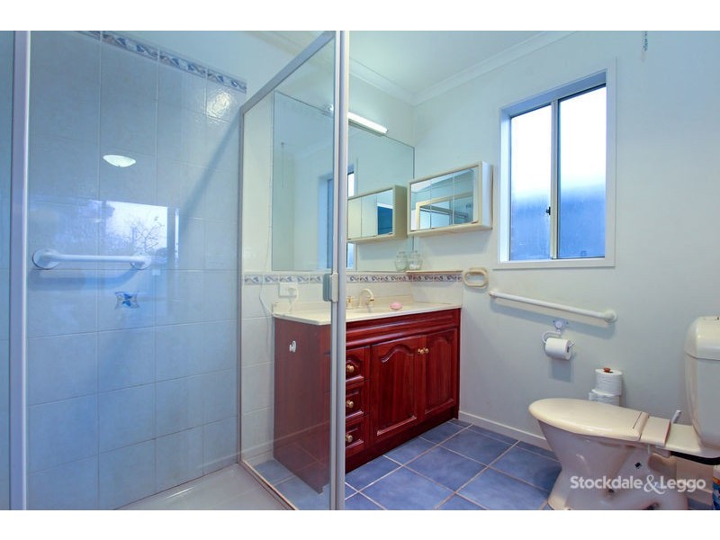 182 Seventh Avenue, Rosebud VIC 3939