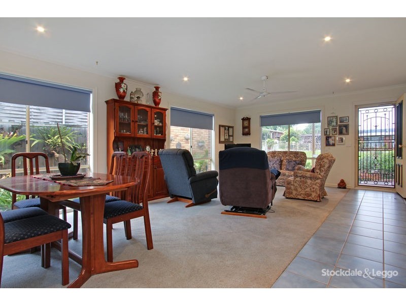 182 Seventh Avenue, Rosebud VIC 3939