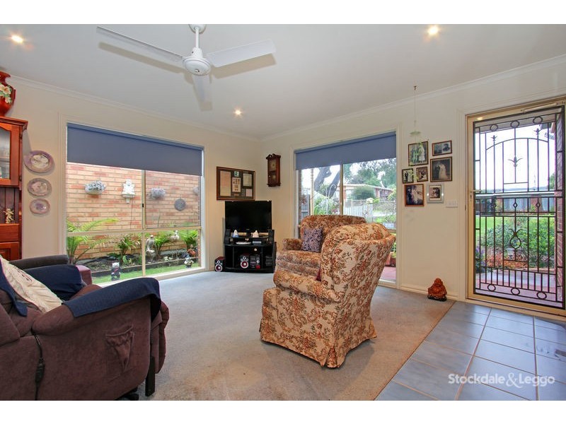 182 Seventh Avenue, Rosebud VIC 3939