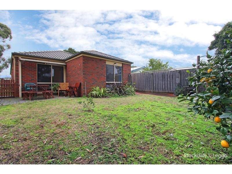 182 Seventh Avenue, Rosebud VIC 3939
